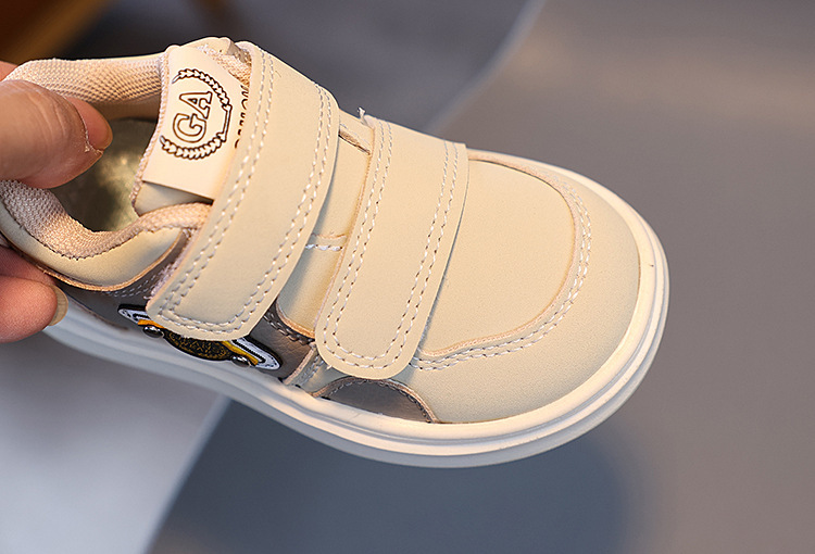 Scarpe casual da tavola da ragazzo bianche con suola morbida e traspirante, versatili, per la stagione primavera e autunno 2024 per bambini_voghion.com