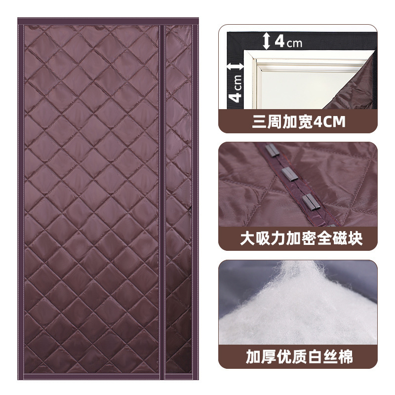冬の綿のカーテンの側に厚い家庭用エアコンの防風保温窓を開けます。|undefined