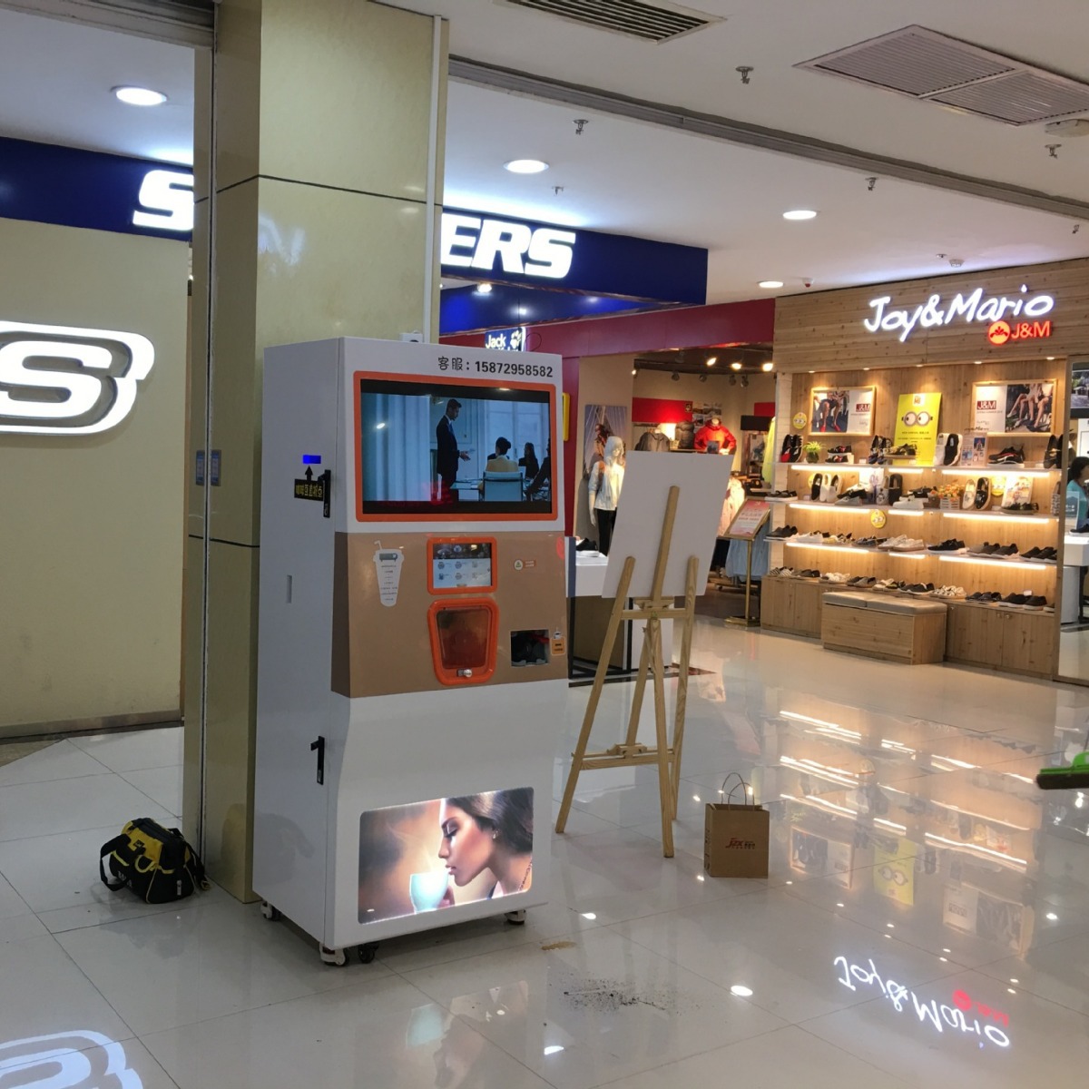 Gran máquina automática de café recién molido comercial de autoservicio código de escaneo máquina expendedora no tripulada fabricante de máquinas de café frío y caliente