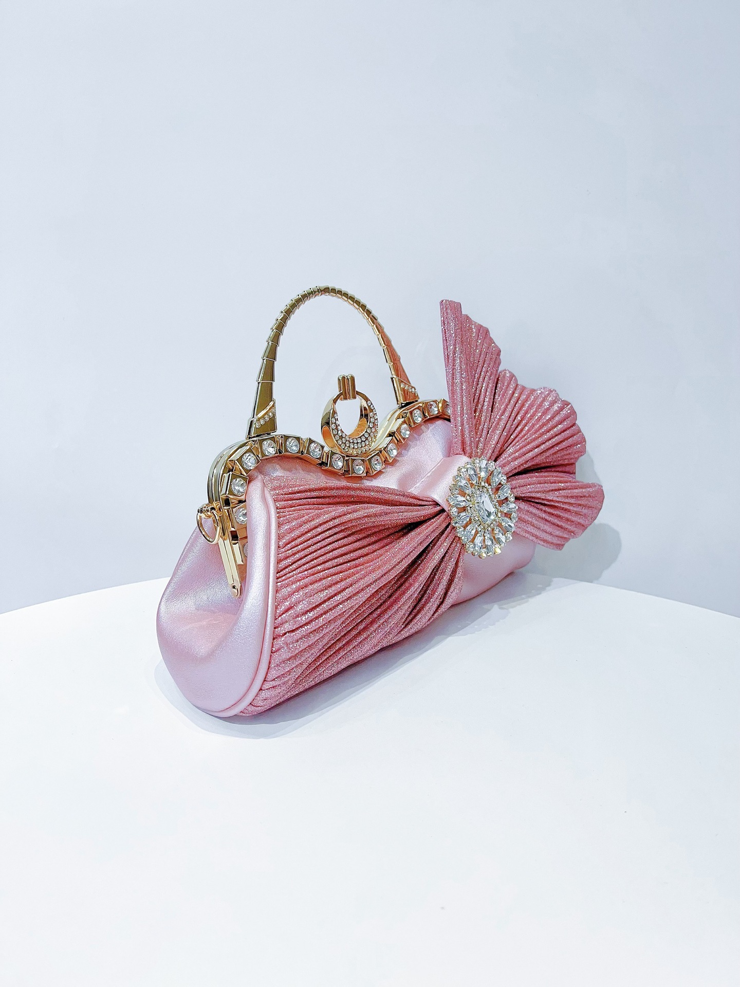 505g Weight Polyester Lining Material Ruched Bag Fashion Element Open Closure Type Single Shoulder Strap Strap Type Handbag Bags Type Casual, Party, Street Occasion Pu Leather Material Bow Knot Pattern All Seasons Season Women's Gender Elegant, Streetwear Style Pillow Shape Shape Small Size Pink Black Gold Pu Leather Bow Knot Ruched Bag Pillow Shape Evening Bags 14