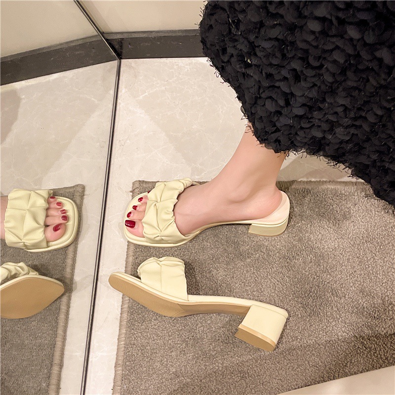 Summer romantic and delicate mules heels