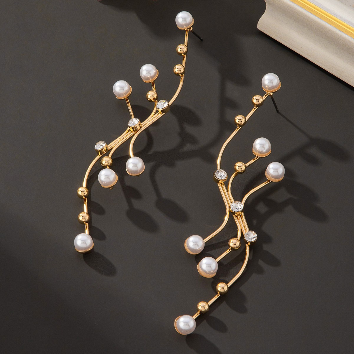 Fashionable trend geometric creative golden earrings pearl