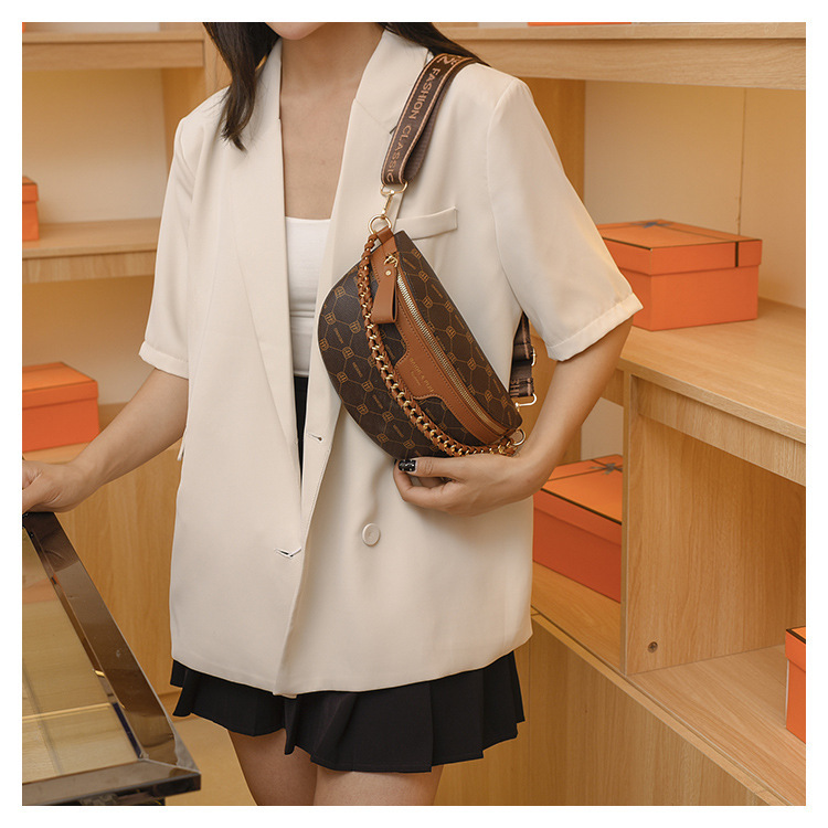 Borsello donna a tracolla alla moda con tracolla larga_voghion.com