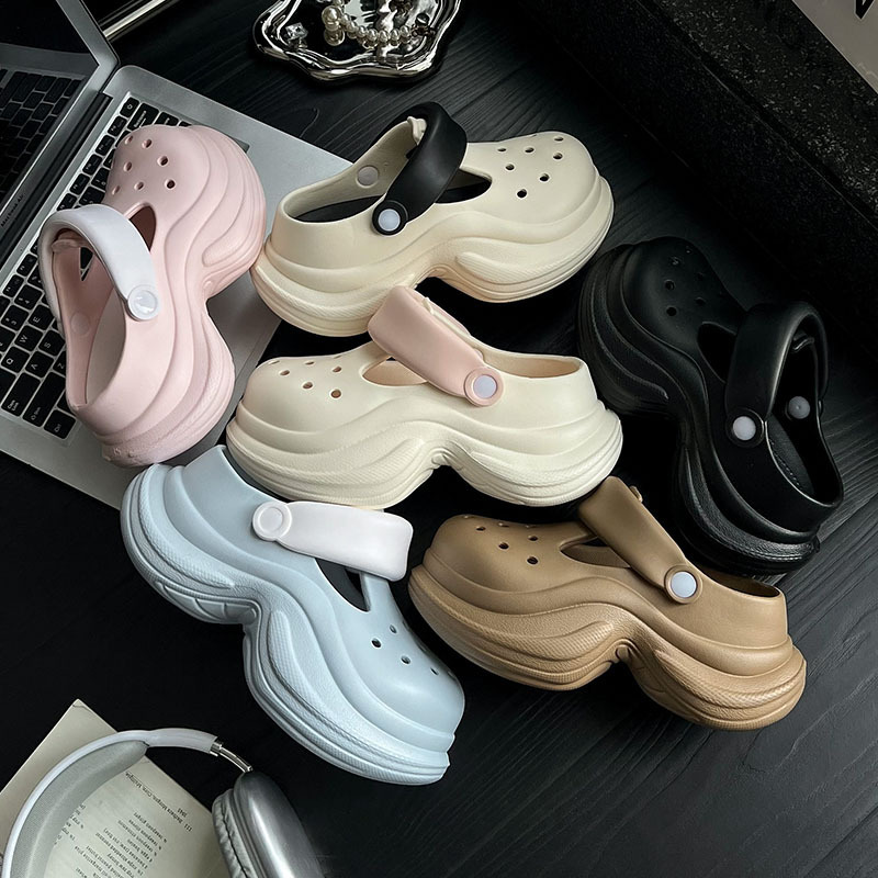 Women's Thick-Soled Clogs 2026 New Summer Outdoor Wedding Essential Height-Increasing Non-Slip Sandals Slippers