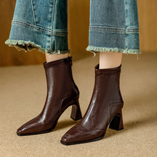 高跟短靴女2025年新款棕色美拉德靴子女中筒靴时装粗跟尖头瘦瘦靴
