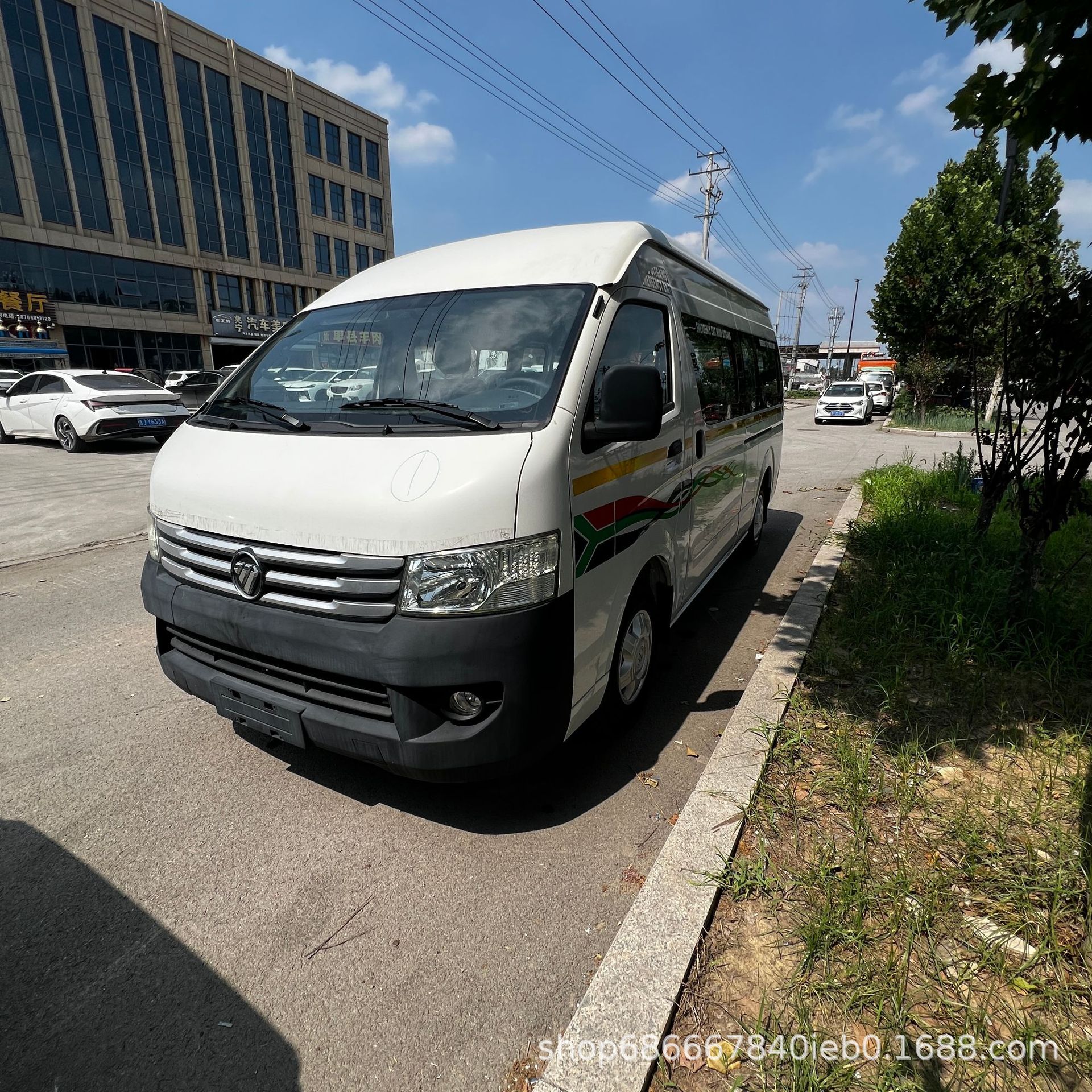 Cross-border supply of Foton Scenery G9 left-hand drive passenger buses modified for Southeast Asia and Middle East passenger transport