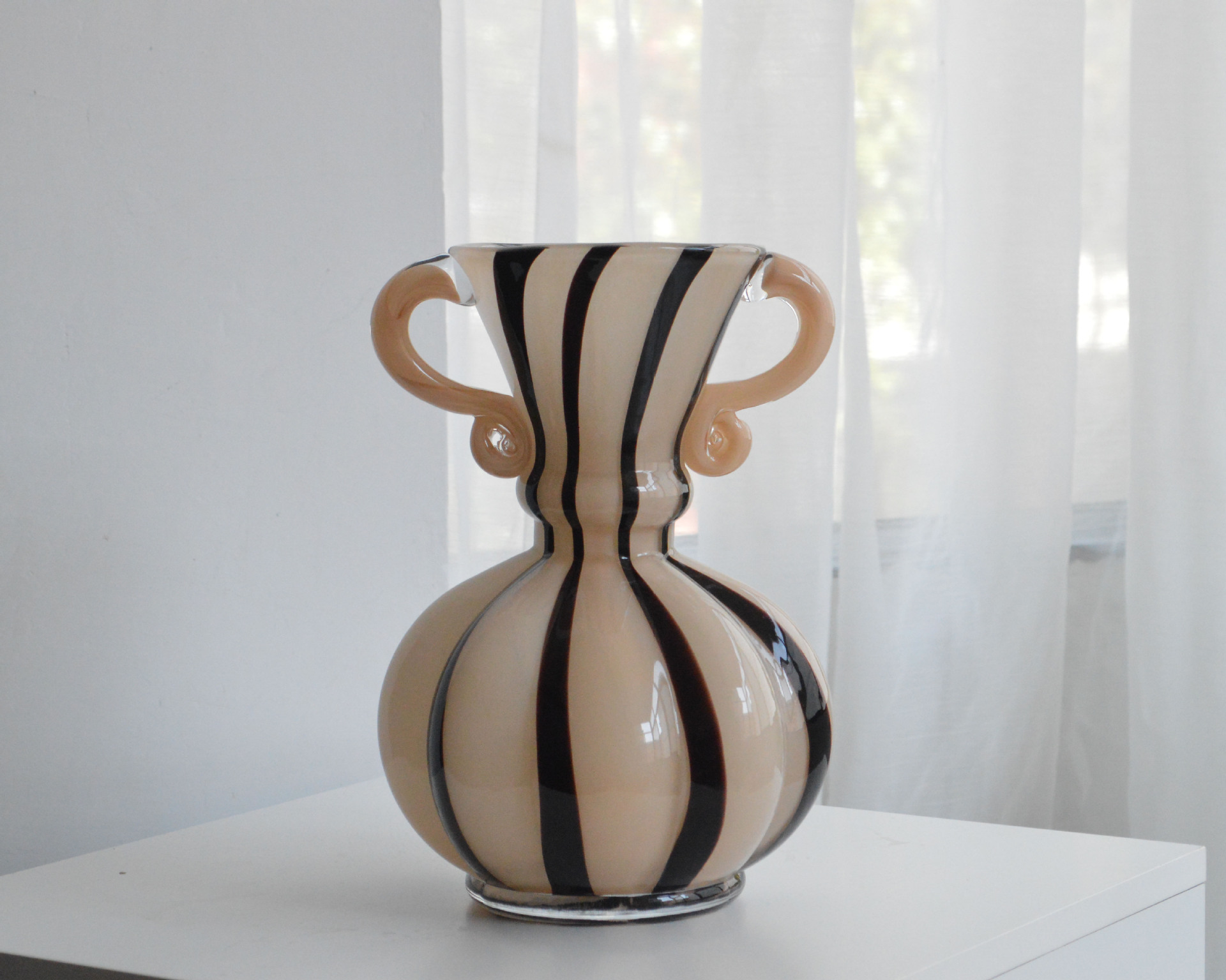 Piccolo vaso in vetro Fenton dipinto a mano in stile vintage francese con decorazioni delicate, accessori di alto valore_voghion.com