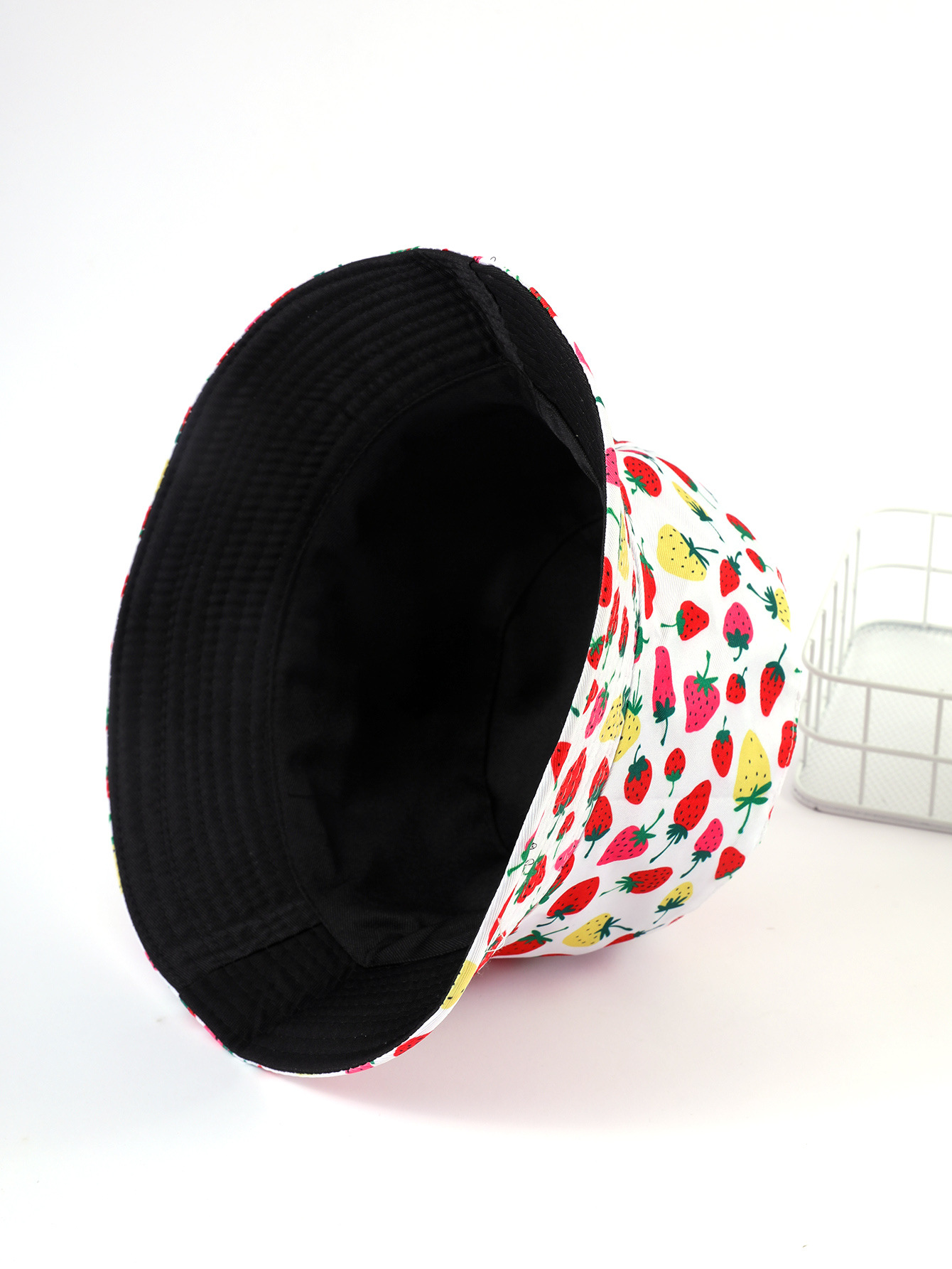Las mujeres de estilo japonés y coreano lindo cara de aspecto pequeño sol a prueba de sol sombrero fruta fresa impreso pescador sombrero estudiante de viaje