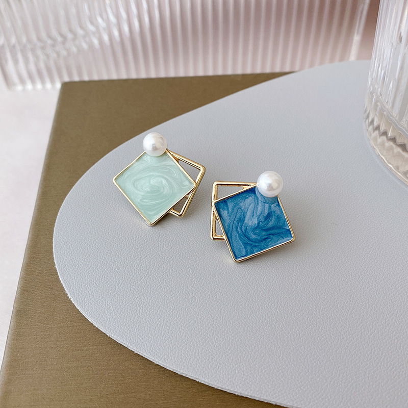 Aguja de plata de moda alta sensación de diamante de goteo de aceite pendientes nicho universal elegante pernos de orejas ligero lujoso temperamento simple orejas para mujeres