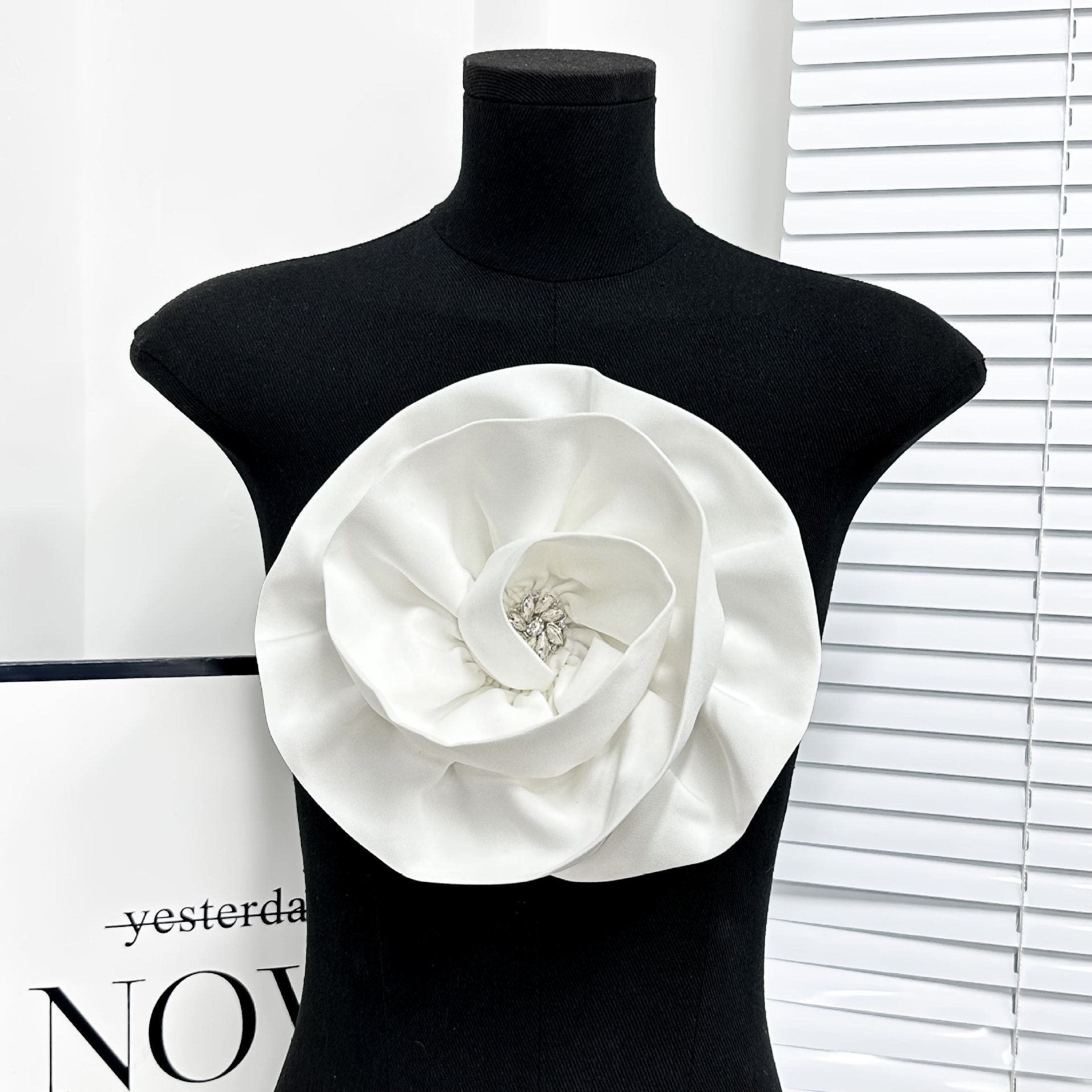 Tejido a mano transfronterizo de Europa y Estados Unidos irregular ropa de flores grandes vestidos toques de cabello accesorios de decoración de bolsas image 2