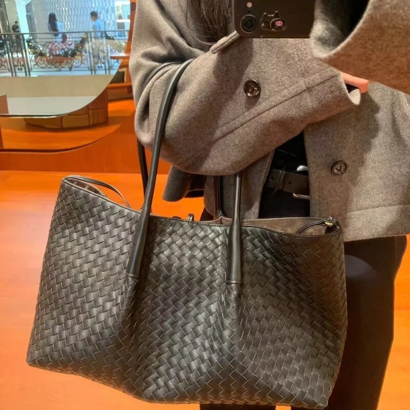 Cross-Border Amazon 2025 Autumn and Winter New Fashion Trendy Woven Double-Sided Shoulder Handbag Mommy Tote Bag