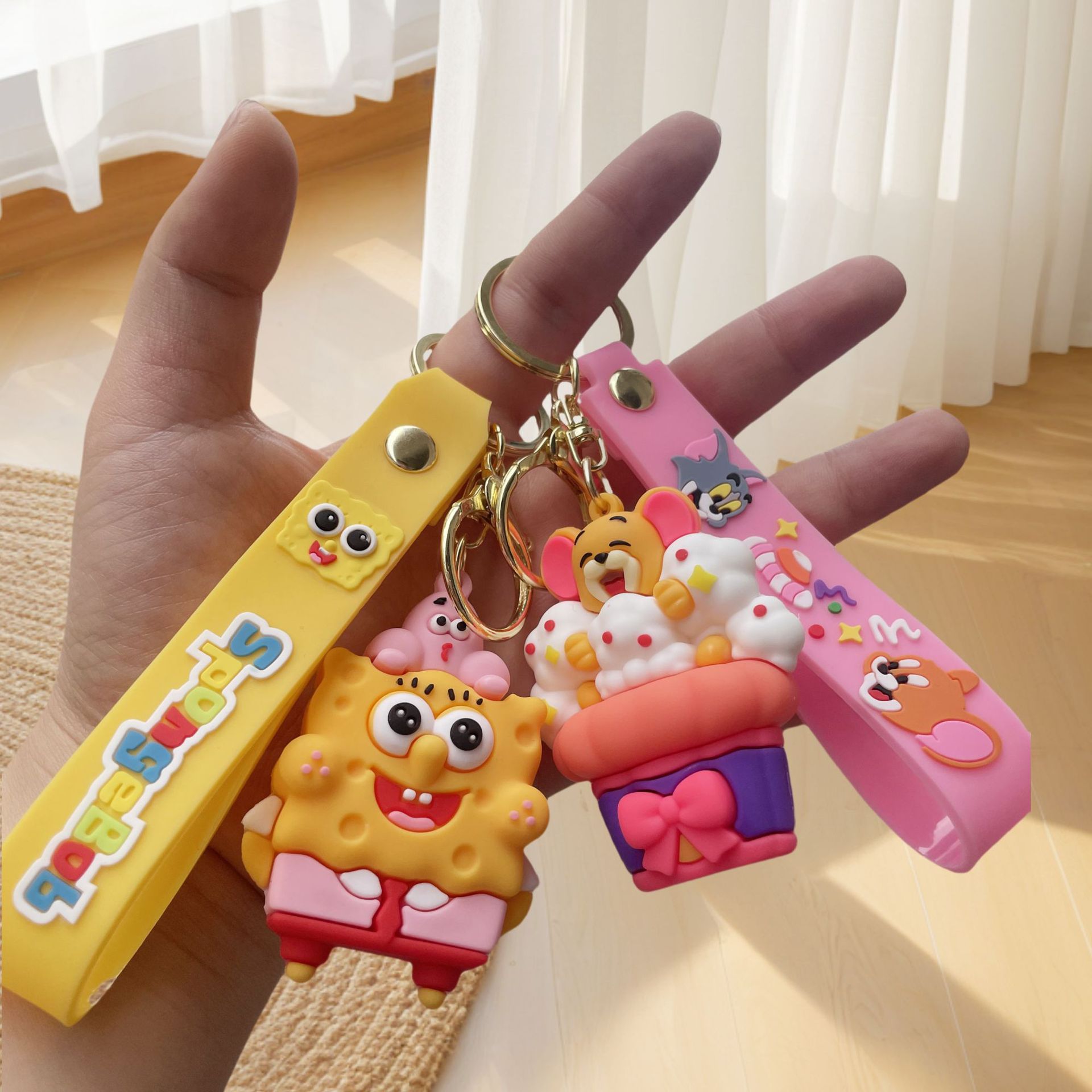 Sesame Street colgante muñeca joyería linda al por mayor de dibujos animados motocicleta colgante mochila pareja llavero llavero llavero