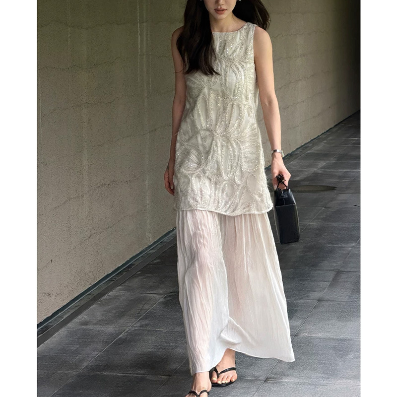 Exquisite High-Quality Southern French Garden Style Summer Oatmeal-Colored Heavily Embroidered Dress with Round Neck and Loose Fit for Women Exquisite High-Quality Southern French Garden Style Summer Oatmeal-Colored Heavily Embroidered Dress with Round Neck and Loose Fit for Women
