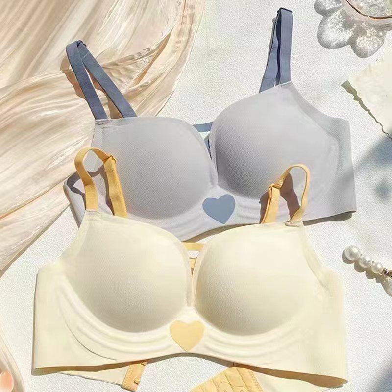 There Is a Cloud Traceless Intimates for Girls with Small Breasts, No Rims, Auxiliary Breast Reduction, Anti-Sagging Sports Bra and Intimates Set There Is a Cloud Traceless Intimates for Girls with Small Breasts, No Rims, Auxiliary Breast Reduction, Anti-Sagging Sports Bra and Intimates Set