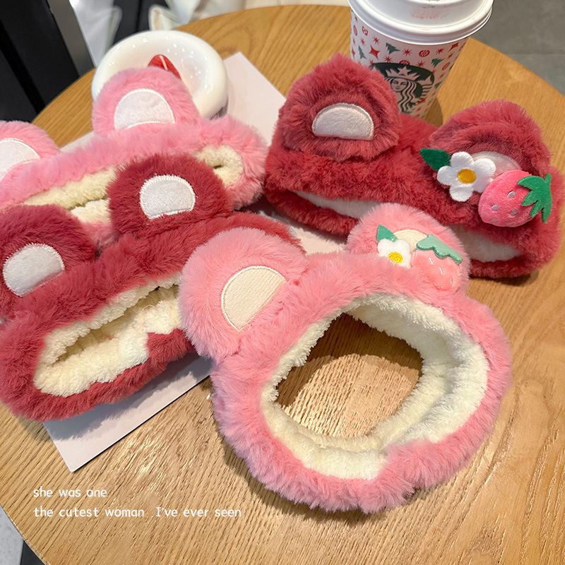 Hermosas bandas de pelo de peluche de dibujos animados otoño y invierno para mujeres lava la cara impermeable antideslizante pañuelo red 2025 nuevo paquete de cabello joyas de cabeza