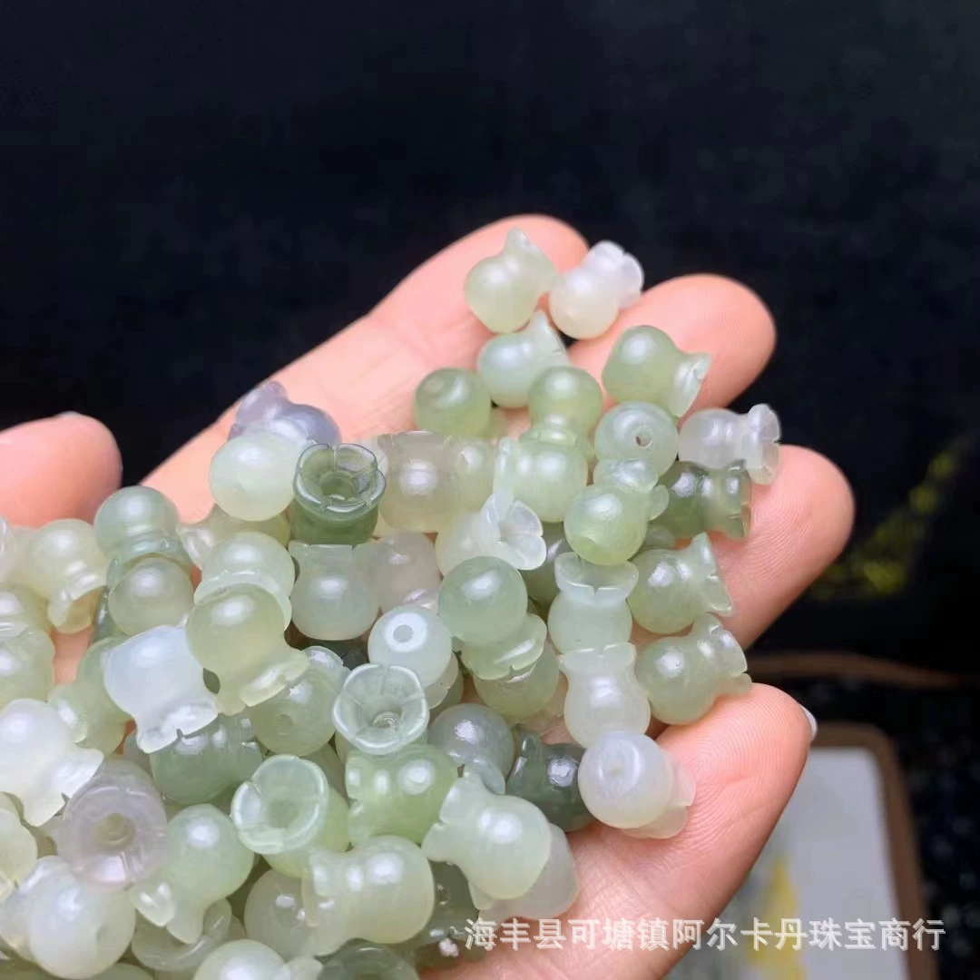 Материал Hetian Yu Qinghai [Орхидея колокольчика] проходит через отверстие, цвет показан на рисунке, без трещин и примесей, материал тонкий и влажный