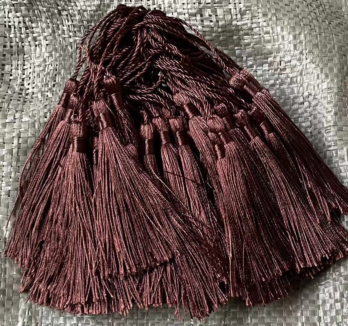 Fabricantes al por mayor de bordilla pequeña espiga colgante China nodo bordilla pequeño marcador de bordilla caja de regalo colgante fan espiga