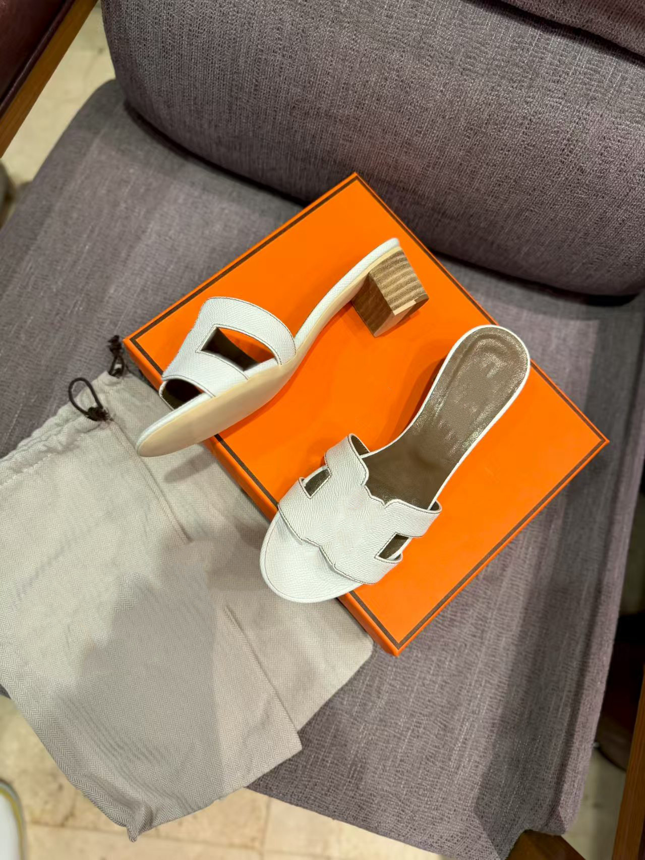 鼎羊皮の新型真皮平底ネット赤同タイプのスリッパ女性夏外着一字引きビーチカジュアル太さと涼しさ引き