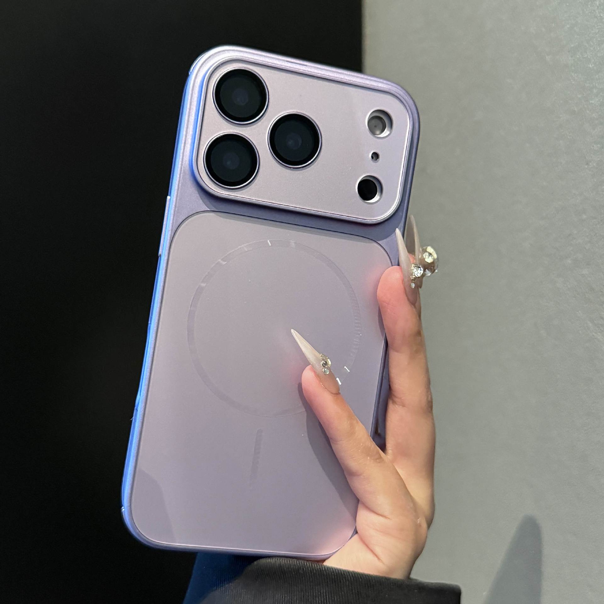iPhone 17 Pro Max üçün maqnitli mat telefon qabı
