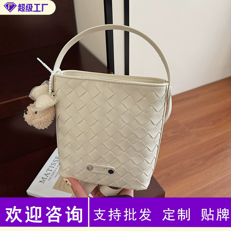 Новая модная женская сумка ручной работы, компактная и легкая сумка через плечо, текстурированная однотонная мини-сумка-ведро.