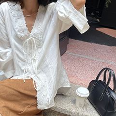 7317素予简约设计感花边系带V领小衫温柔优雅宽松百搭休闲衬衣女