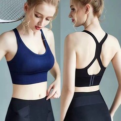 スポーツ少女の下着が集まっています。防震ランニングをしています。