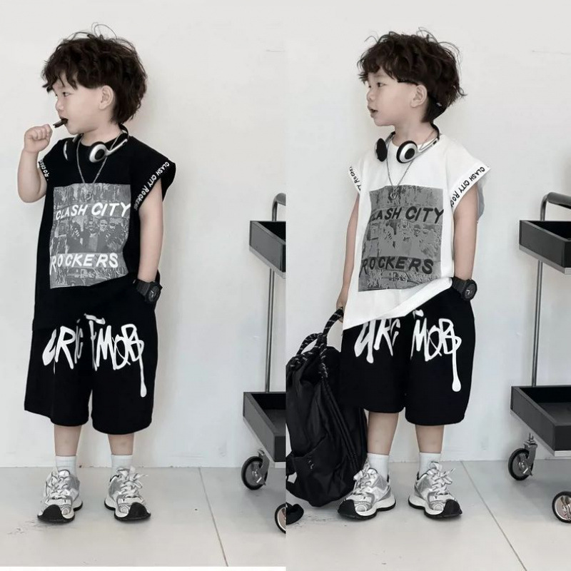 검은색 조끼 + 검은색 반바지