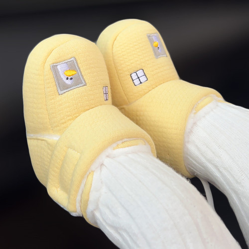 Baby shoes that won't fall off, soft bottom cotton shoes for boys and girls, 0-1 year old newborns, with extra lining, thick and warm, pre-walking shoes