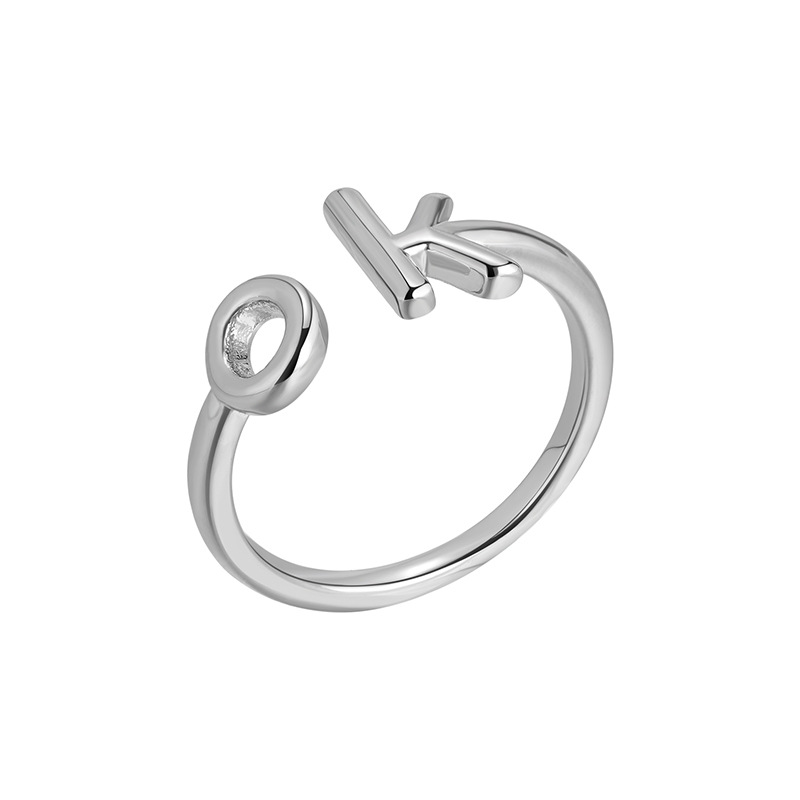 Funkelnder Ring für Damen, mit romantischem Flair gefertigt. Elegant und komfortabel, entworfen, um Ihren Charme zu unterstreichen. Ein dezentes und dennoch atemberaubendes Schmuckstück für Verabredungen._voghion.com