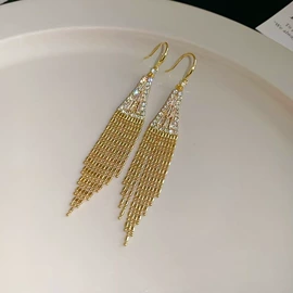 耳环;耳钉;耳坠