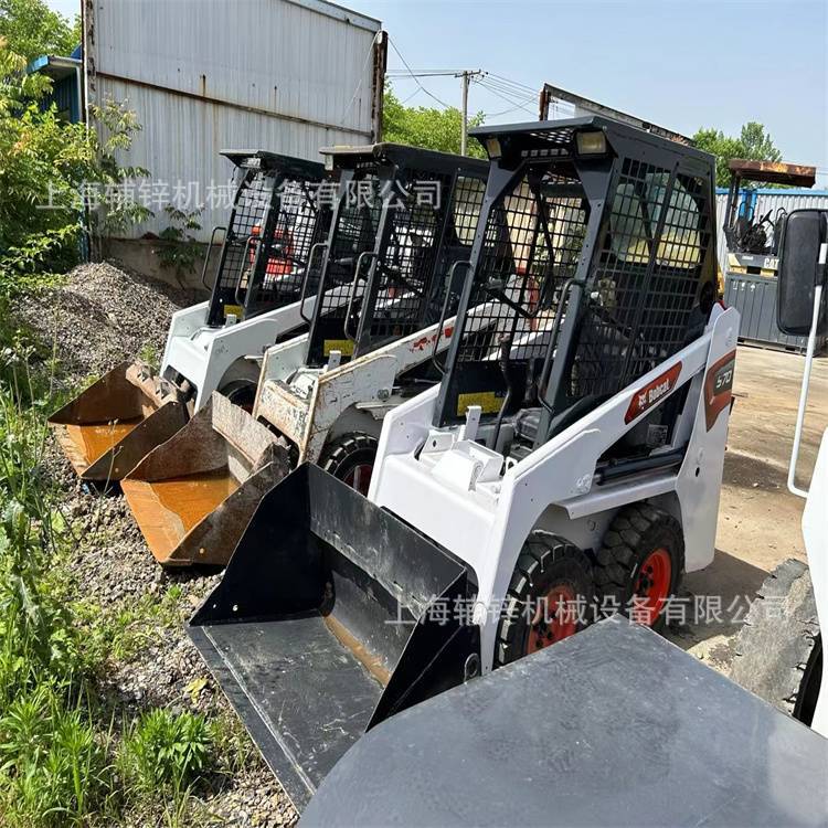 山猫70滑移装载机 多功能铲运一体机 楼道 园林施工