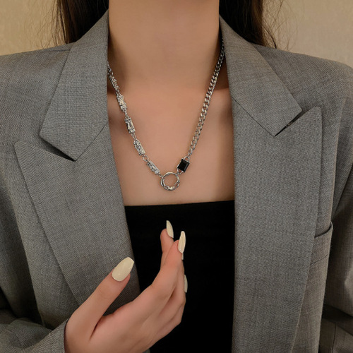 Asymmetric titanium steel geometric necklace for women—unique, sophisticated, and perfectly balanced between sweet, edgy, and trendy styles. Ideal as a sweater chain for autumn and winter, it also complements casual oversized sweaters for men.