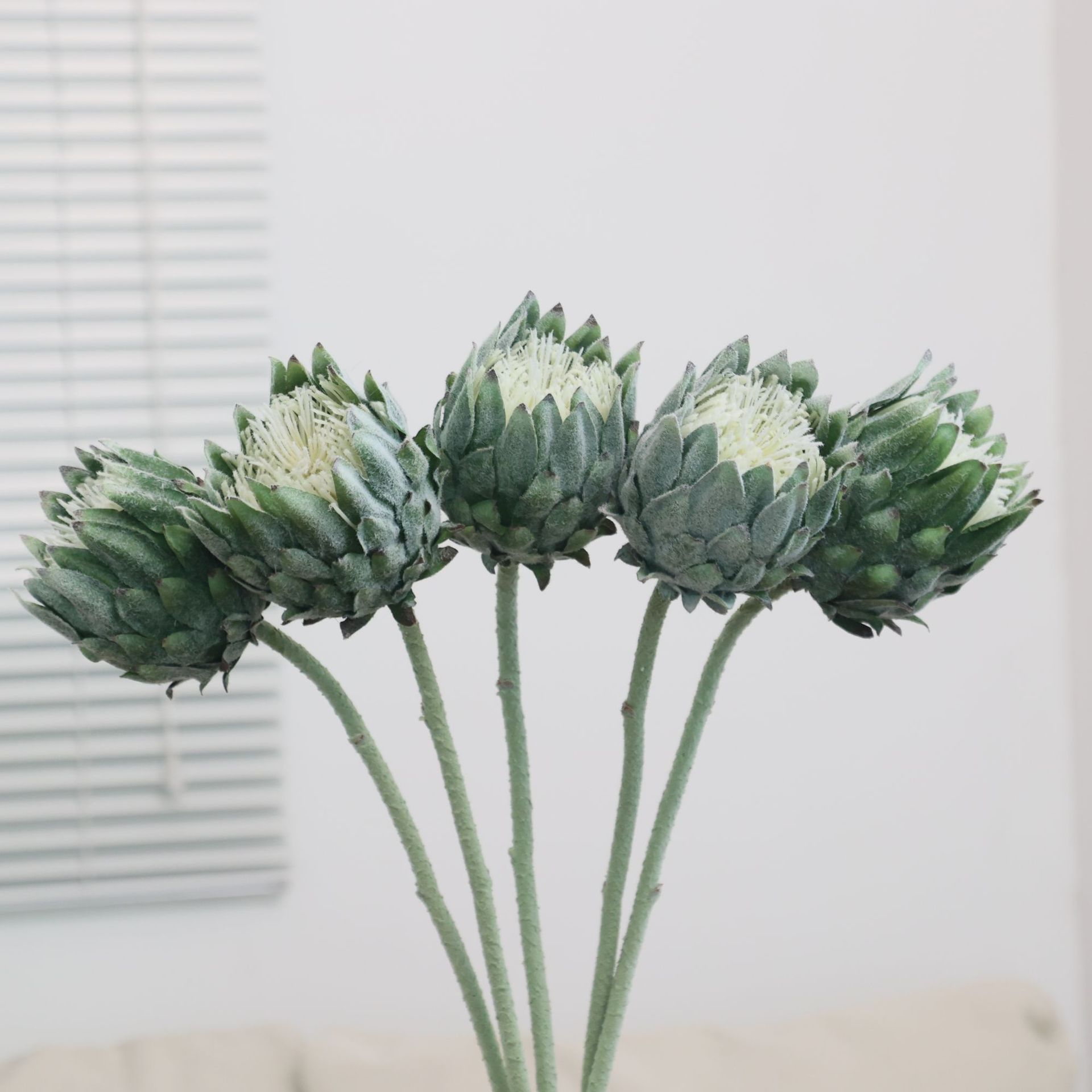 北欧单支帝王花仿真花家居婚庆酒店橱窗装饰花植绒北欧蓟假花跨境详情9