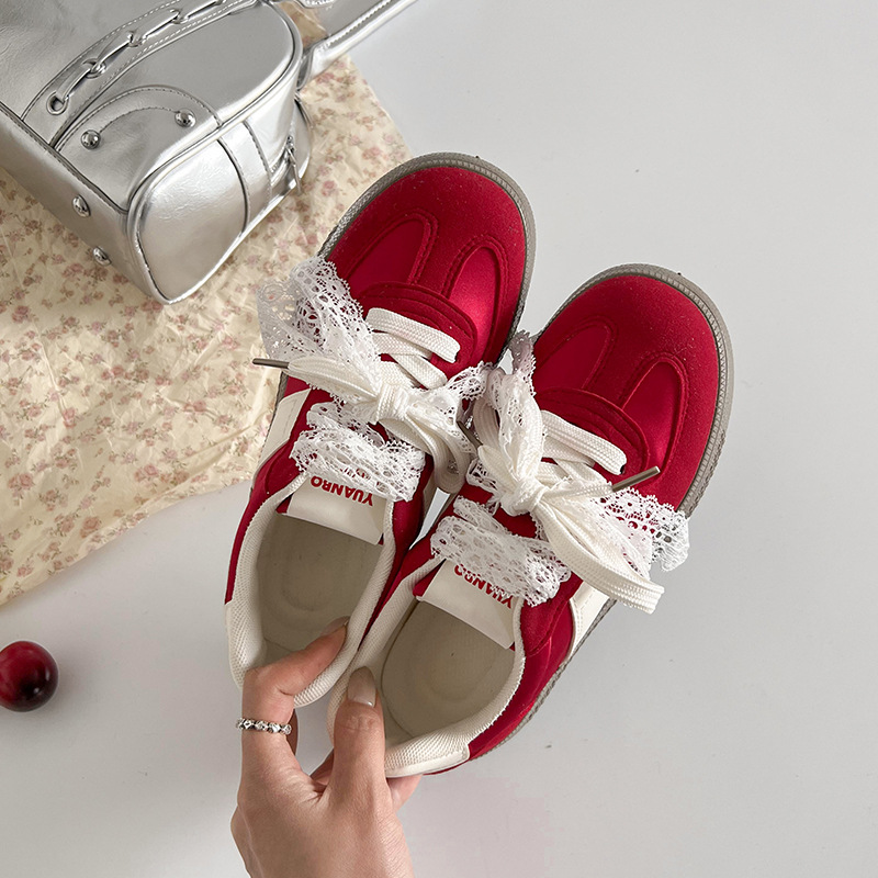 Clásico rojo nicho retro ballet alemán zapatos de entrenamiento femenino 2025 nuevas zapatillas de encaje casuales planas transpirables de primavera y verano