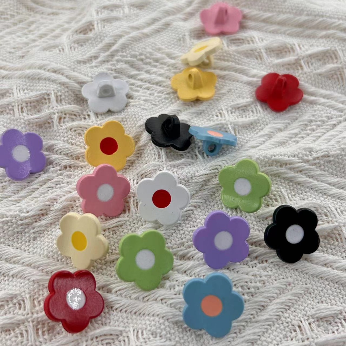 网红爆款糖果色五瓣花塑料纽扣 儿童外套毛衣针织衫纽扣服装配件