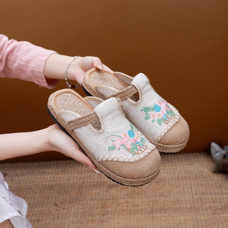 Beijing cloth slippers