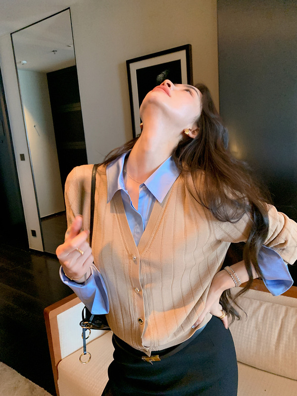港米服饰/2025秋季新款女装 羊毛/白厂丝V领针织开衫外套女上衣|undefined