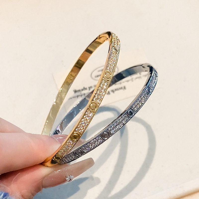 Women's bracelet