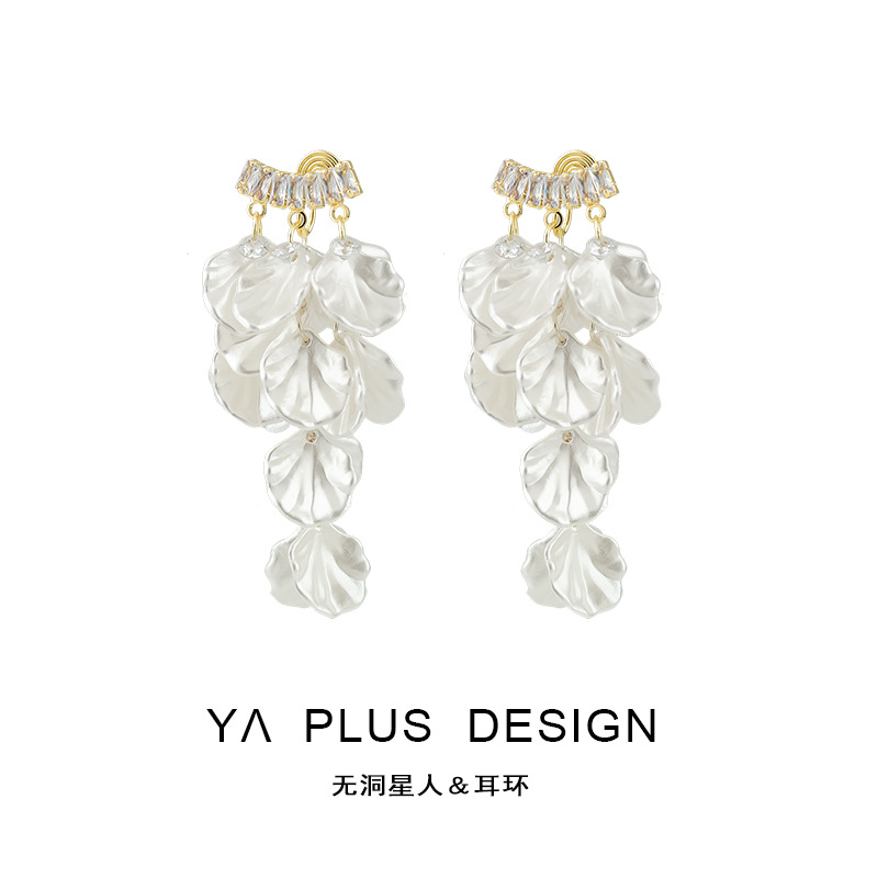 Elegant French Shell Long Tassel Earrings Women's Fashionable Elegant Light Luxury High-end Mosquito Incense Plate Ear Clip Without Ear Holes