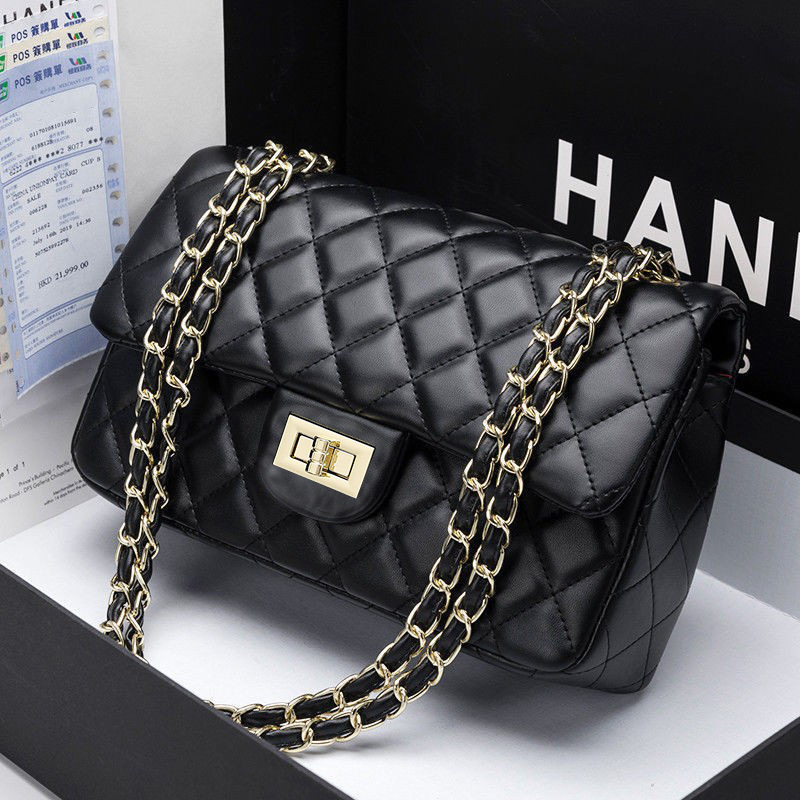 Large square lock (gold chain leather) black