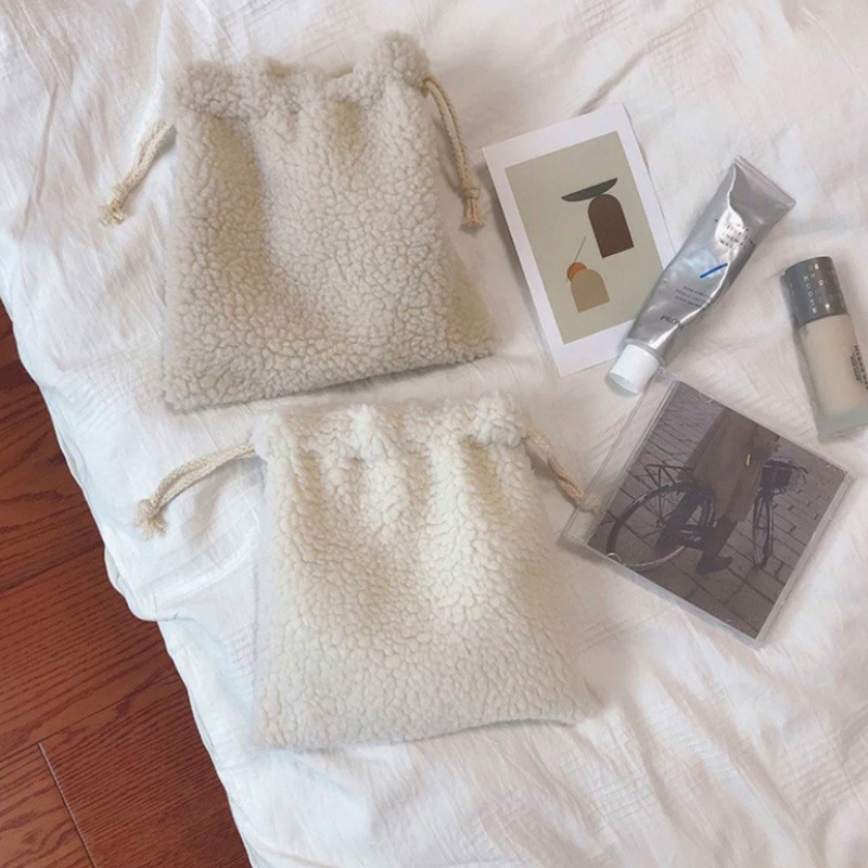 In stock Teddy velvet drawstring drawstring bag 10 * 12cm plush cosmetic bag winter Sherpa outer packaging Plush Bag