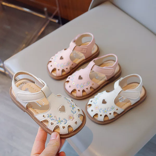 Baby Girl Sandals 2026 Spring and Summer New Style Embroidered Closed-Toe Soft-Soled Little Girl Chinese Style Sandals Girls Princess Shoes