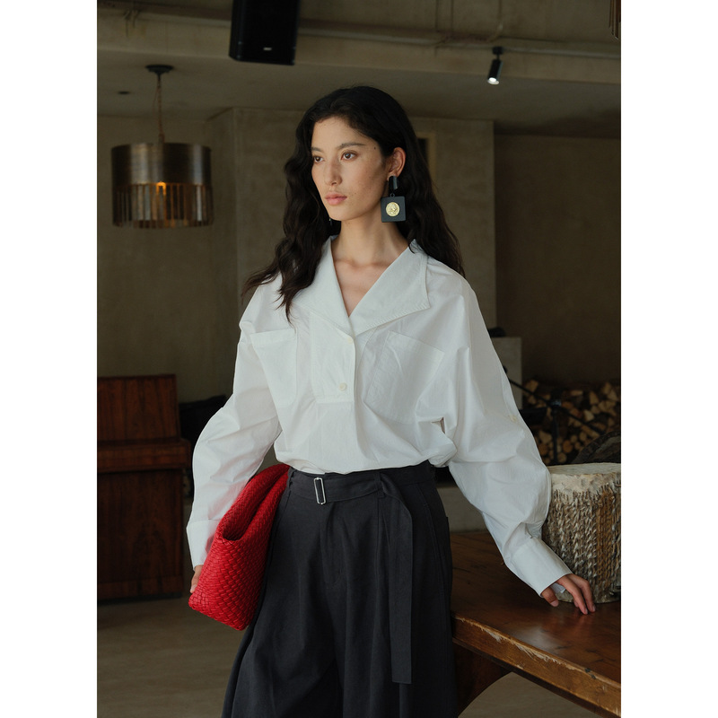 COMOS CMS 2026 Early Autumn French-style large collar shirt for women, loose and casual, with dropped shoulders and long sleeves, model 260090 COMOS CMS 2026 Early Autumn French-style large collar shirt for women, loose and casual, with dropped shoulders and long sleeves, model 260090