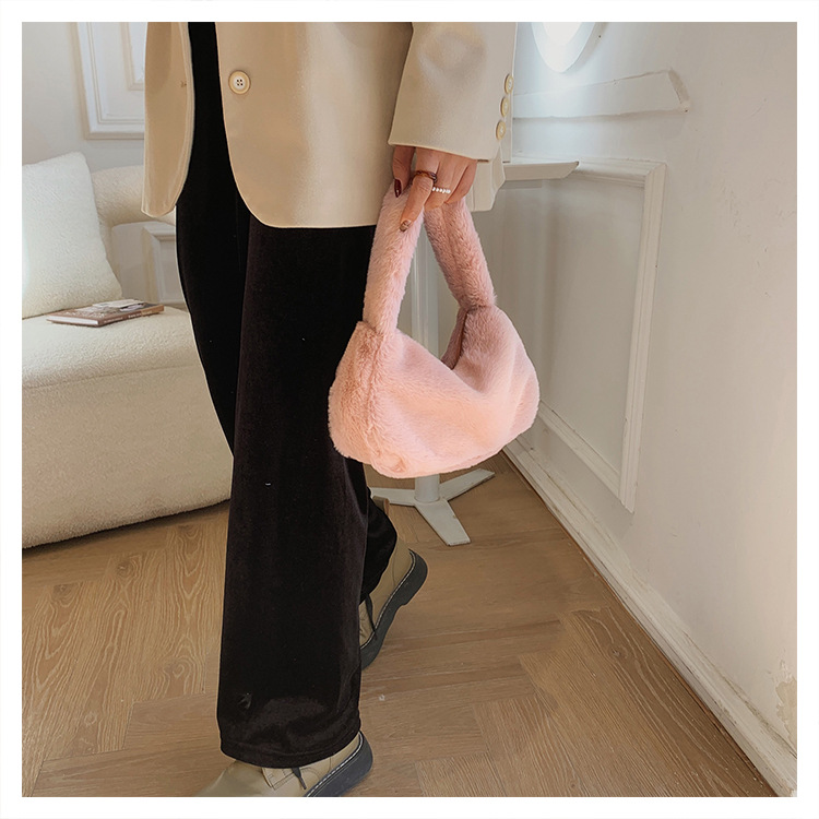 New Autumn And Winter Simple Solid Color Plush Bag display picture 3