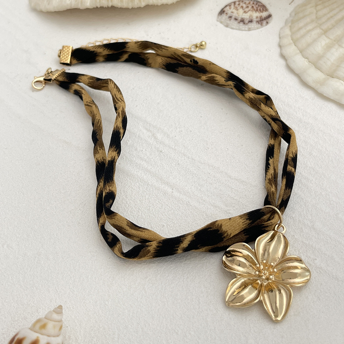 Collana girocollo corta con fiore e stampa leopardata, ciondolo a stella marina esagerato in stile oceano, nicchia per clavicola_voghion.com