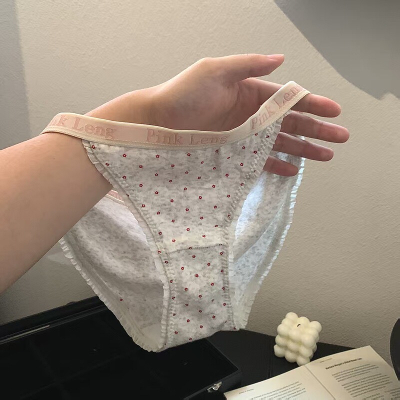 Autumn and Winter Cotton Polka Dot Comfortable Cotton Lace Splicing Underwear for Girls, Skin-Friendly Nude Feeling, Hip-Covering Triangle Girl Pure Desire