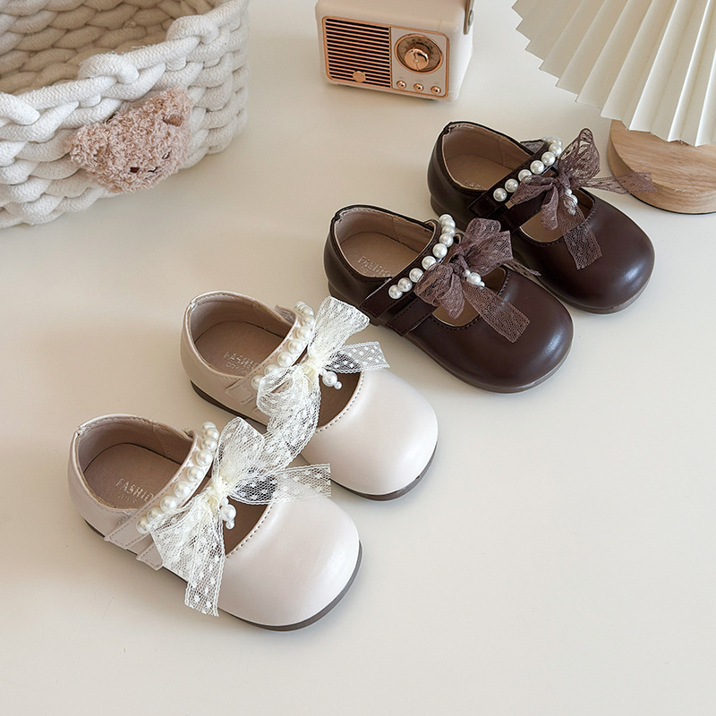 Zapatos de princesa de niñas 2026 primavera y otoño nuevos zapatos de cuero de perlas de arco de niñas zapatos de baile de niños