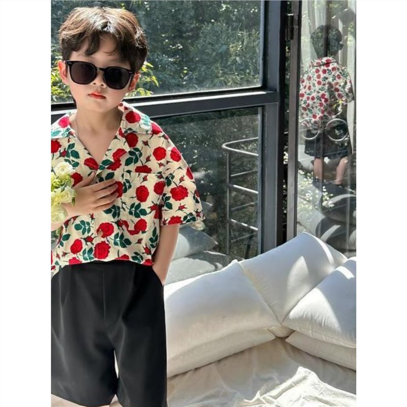 Camisa floral de estilo Hong Kong para niños ropa de verano para niños 2023 nueva camisa de bebé frita para niños de la calle camisa suelta de manga corta de moda