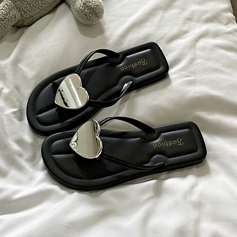 Nuevas chanclas de primavera y verano para mujer, zapatos de playa al aire libre simples y versátiles en forma de corazón melocotón, sandalias y zapatillas a juego de moda para niñas