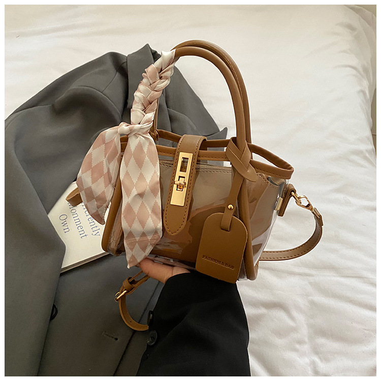 This year's popular women's handbag features a new, stylish and versatile hand-held crossbody bag with a Korean niche design and a bucket bag undefined